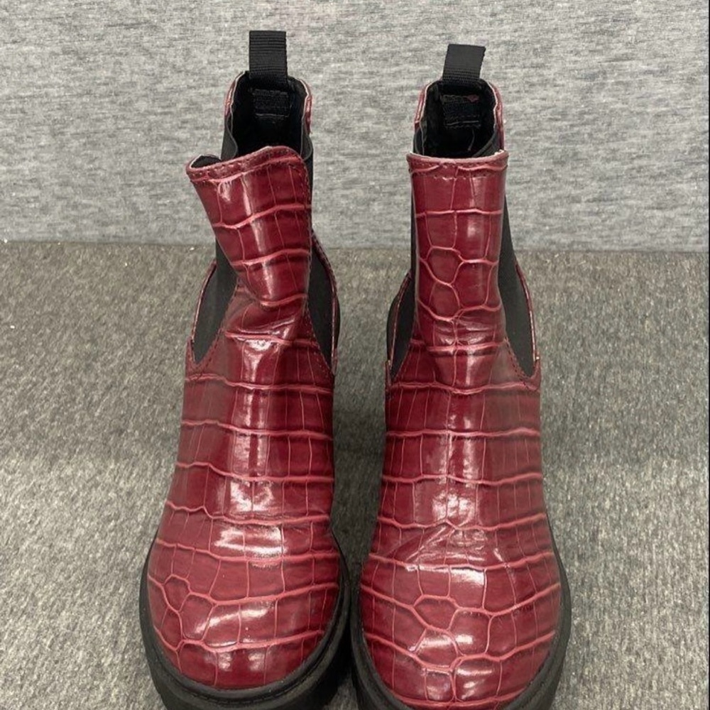 Urban Outfitters Red Ankle Boots with Block Heel - Picture 3 of 5